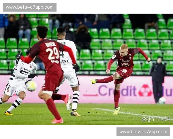 梅斯门将高接低挡 其出色状态是球队近期抢分保障